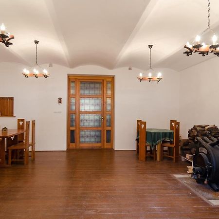 Štiřínská stodola u Prahy Kamenice Exterior foto