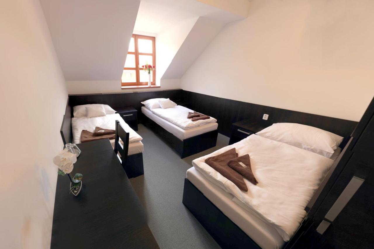 Štiřínská stodola u Prahy Kamenice Exterior foto