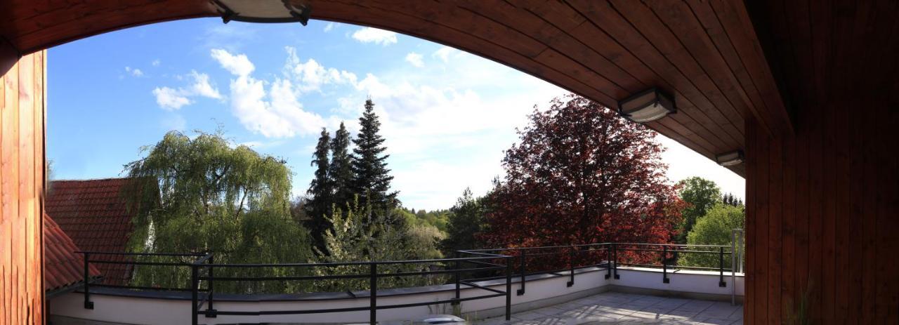 Štiřínská stodola u Prahy Kamenice Exterior foto