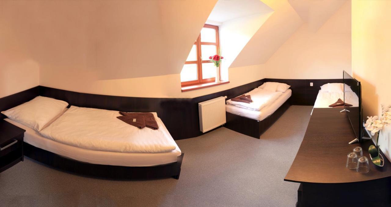 Štiřínská stodola u Prahy Kamenice Exterior foto