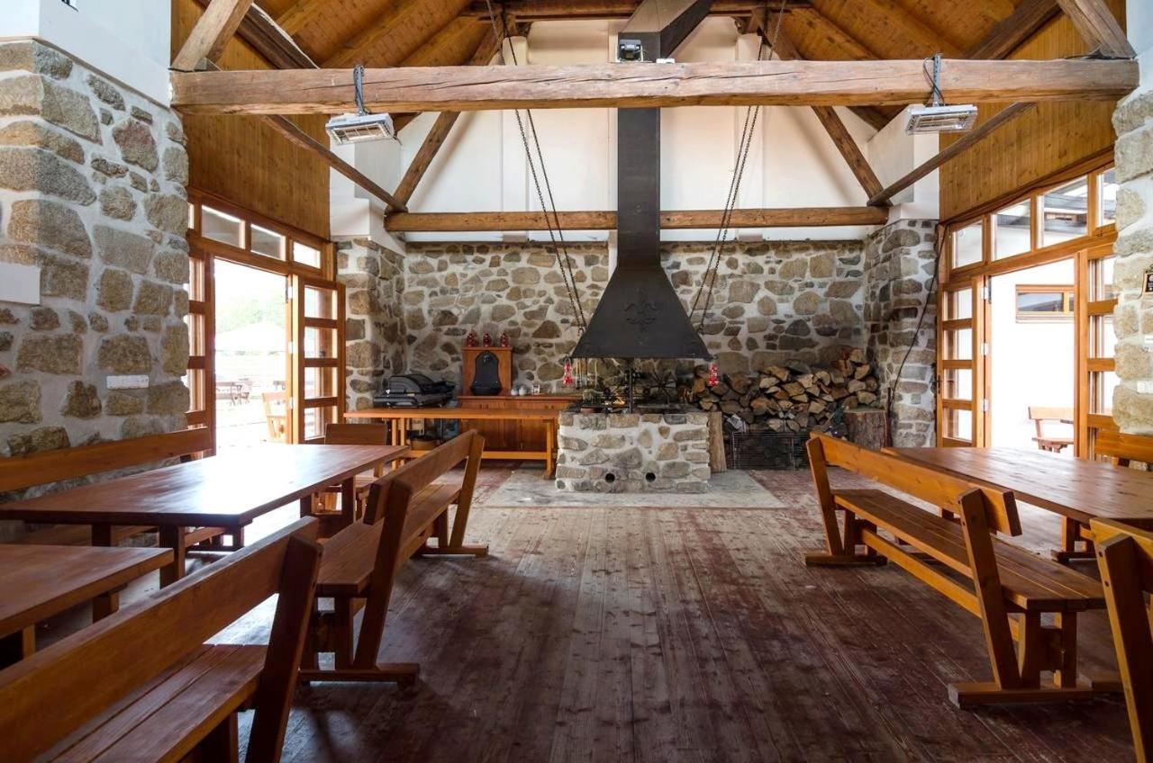 Štiřínská stodola u Prahy Kamenice Exterior foto