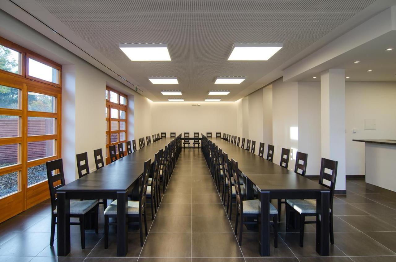 Štiřínská stodola u Prahy Kamenice Exterior foto