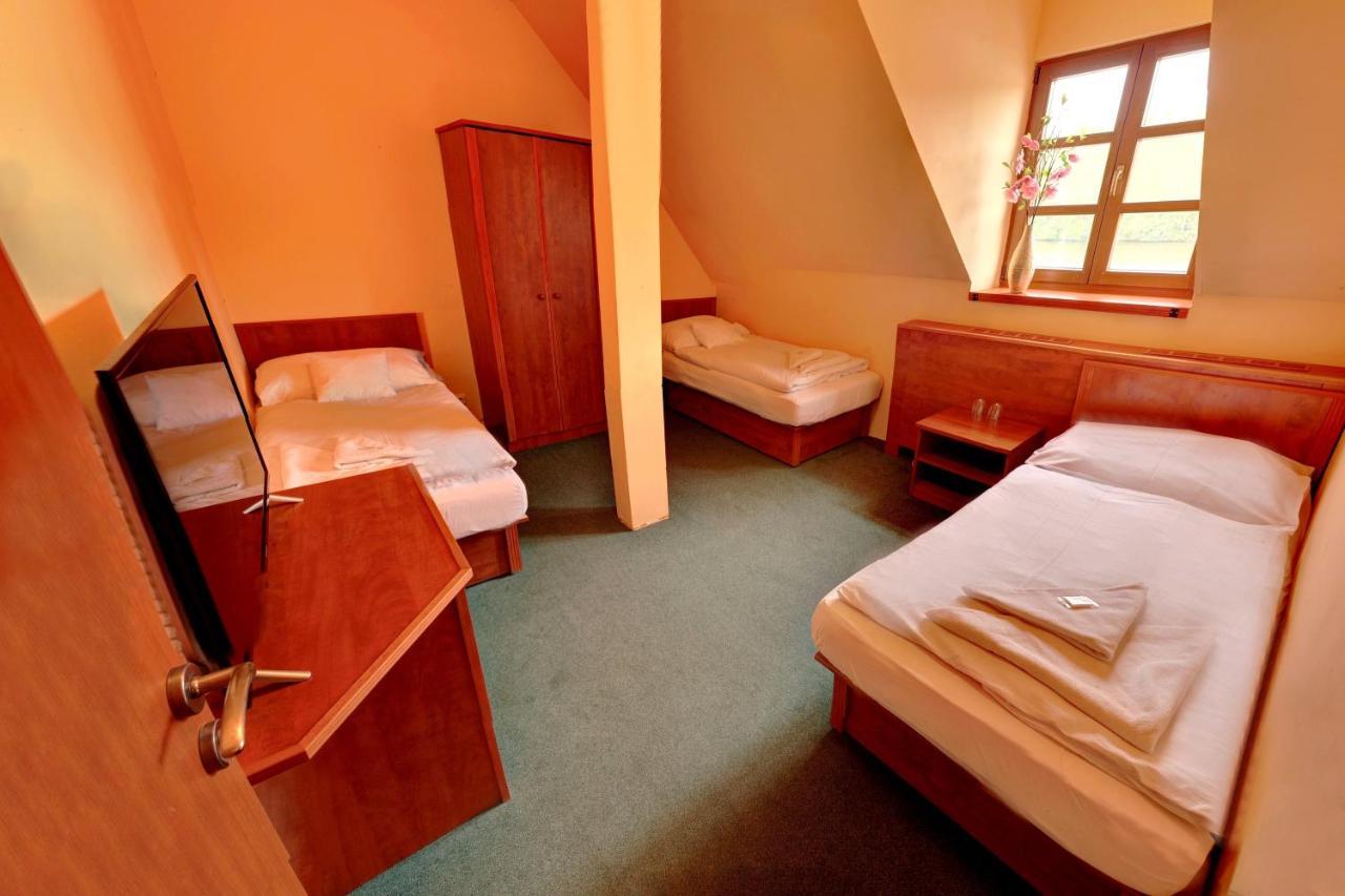 Štiřínská stodola u Prahy Kamenice Exterior foto