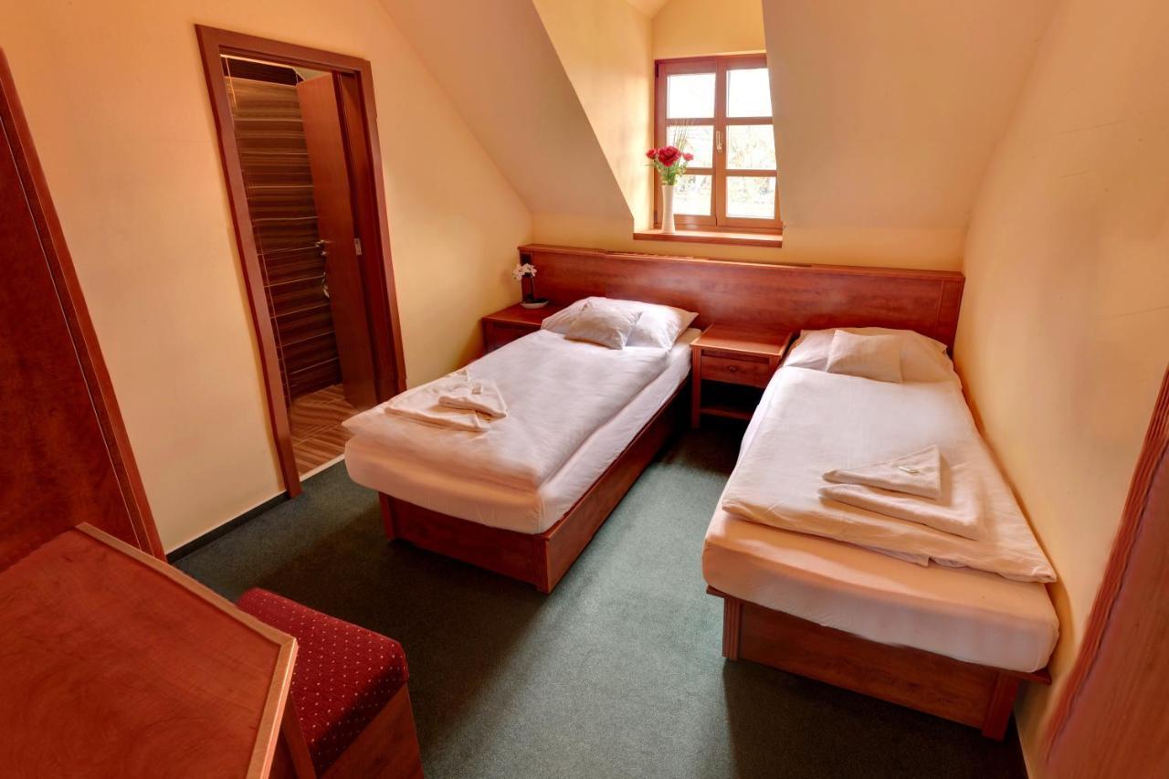 Štiřínská stodola u Prahy Kamenice Exterior foto