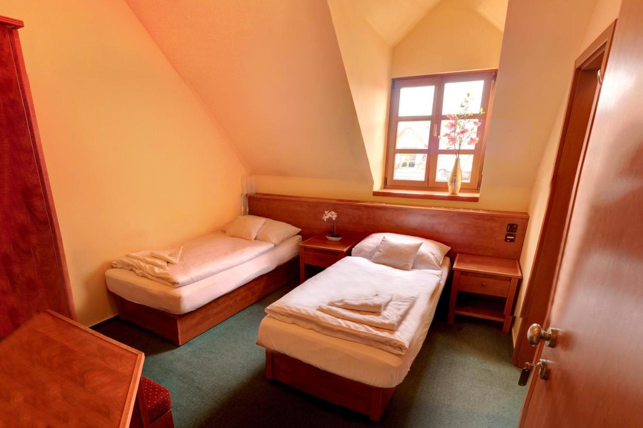 Štiřínská stodola u Prahy Kamenice Exterior foto