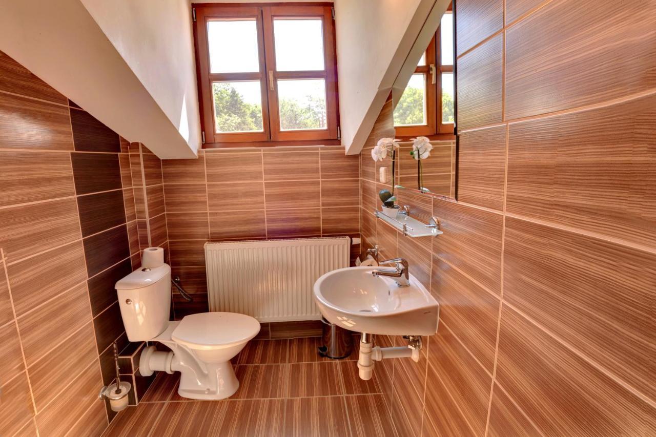 Štiřínská stodola u Prahy Kamenice Exterior foto