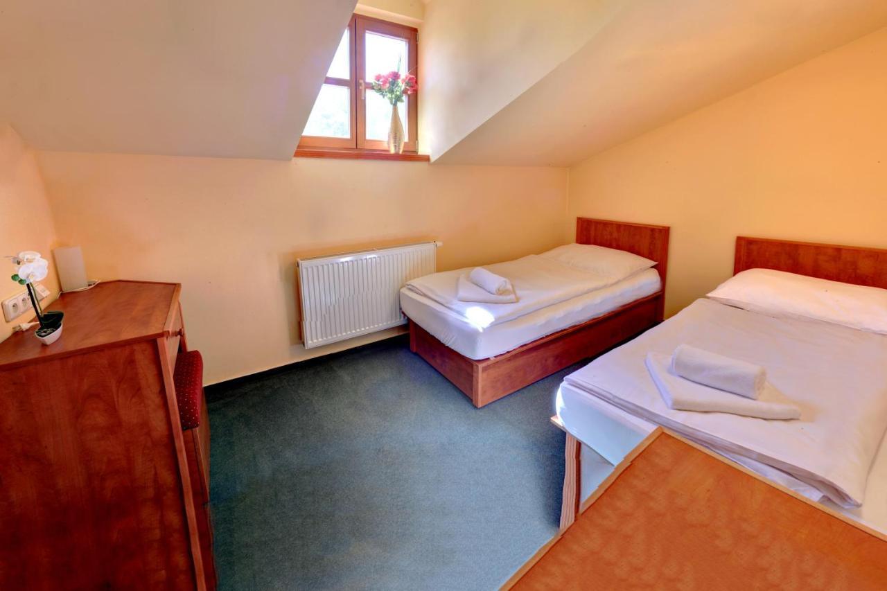 Štiřínská stodola u Prahy Kamenice Exterior foto